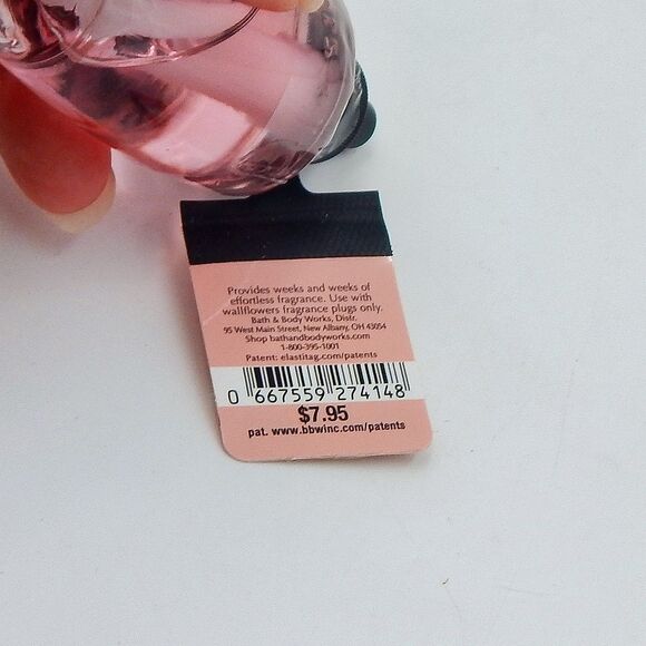 Bath Body Works Strawberry Daiquiri Wallflowers Refill Fruity & Bright - Picture 3 of 3